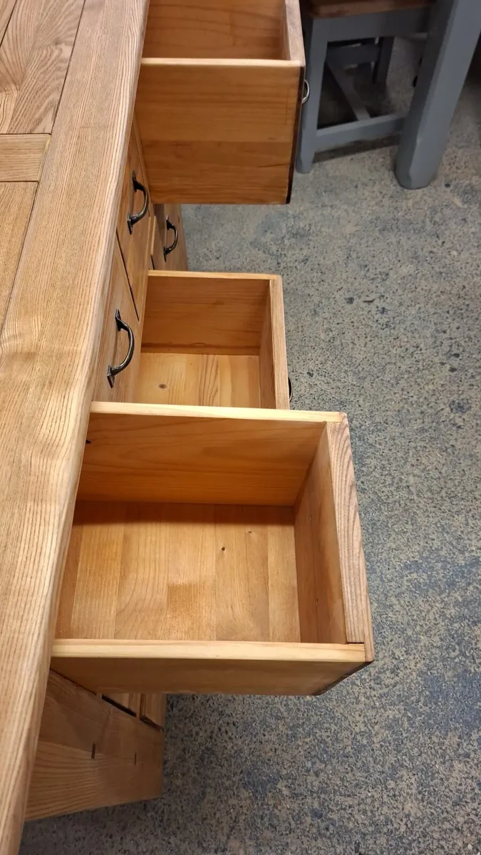 Solid light oak chest of drawers - Image 2
