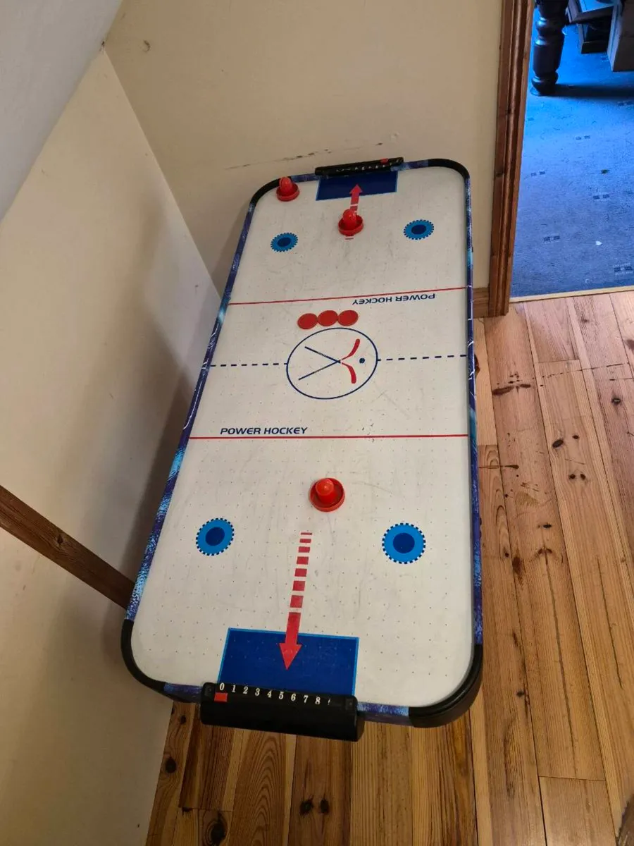 Air hockey table - Image 1