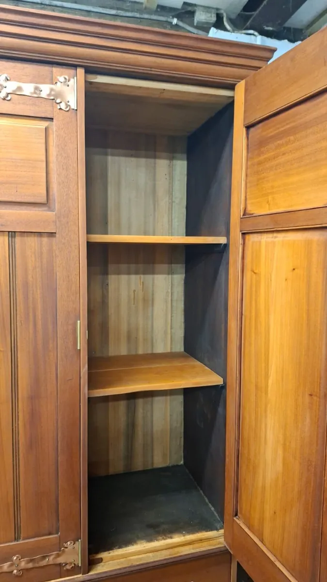Late victorian arts crafts style wardrobe - Image 2
