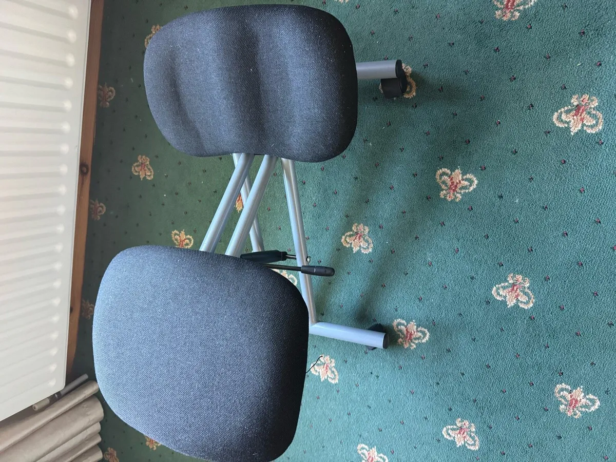 Kneeling chair