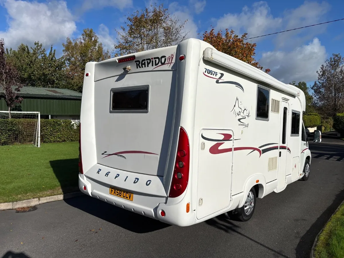 Rapido 7097F. N I Reg. Fixed Bed. 4 Belts. Solar - Image 2