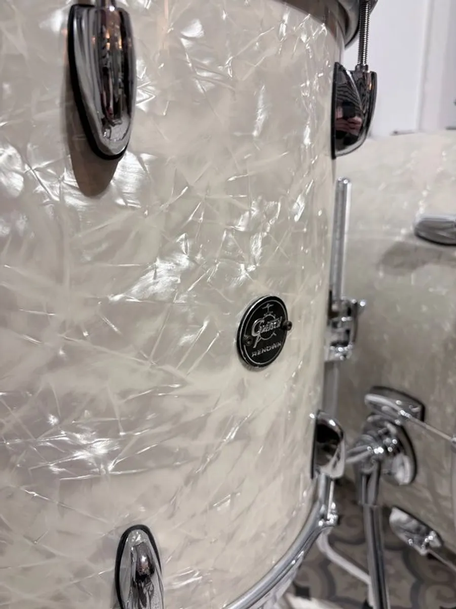 Gretsch Renown vintage pearl drum kit - Image 4