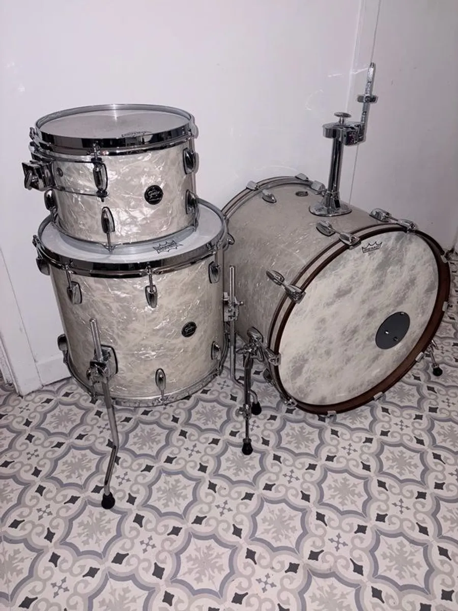 Gretsch Renown vintage pearl drum kit - Image 1