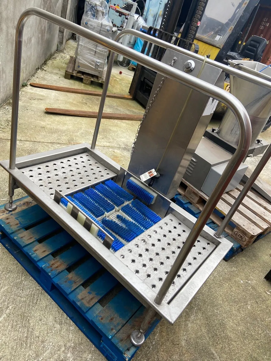 Factory boot / shoe cleaner - Image 1