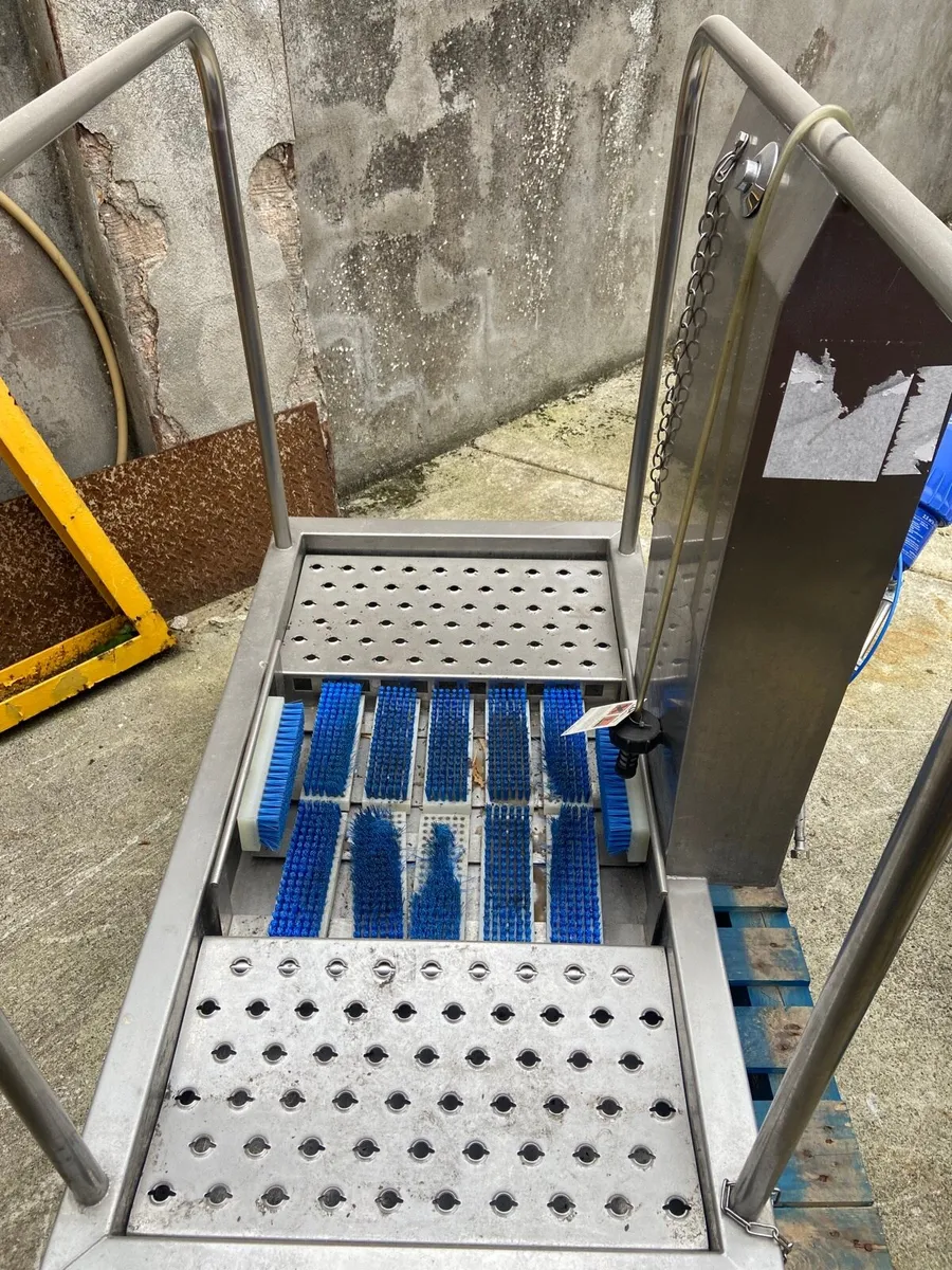 Factory boot / shoe cleaner - Image 2