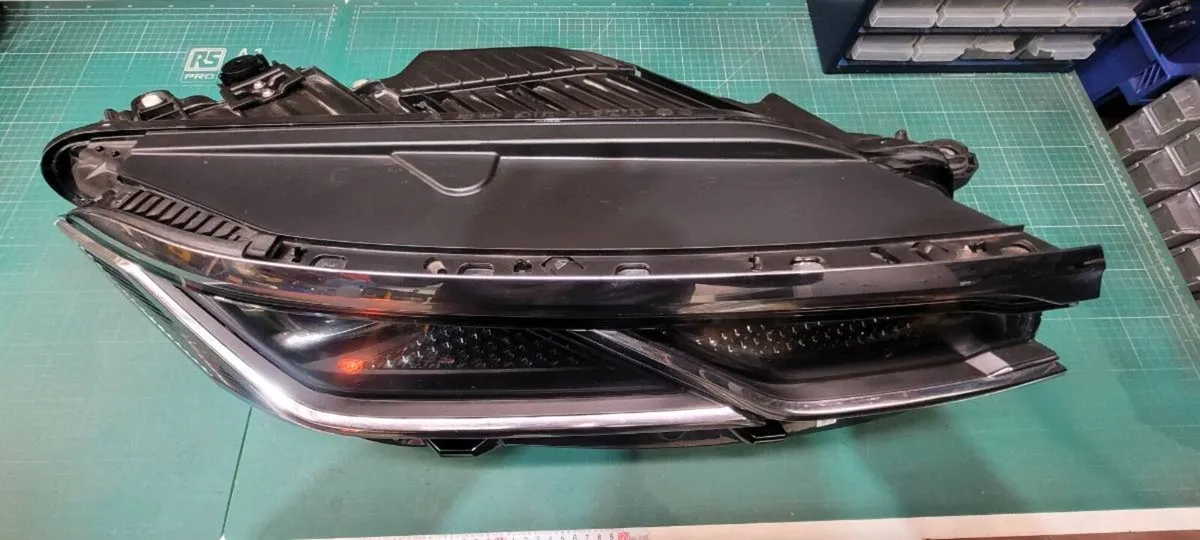 VW Touareg 2019 Front Right Headlight - Image 1