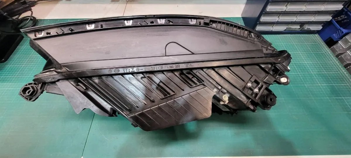 VW Touareg 2019 Front Right Headlight - Image 2