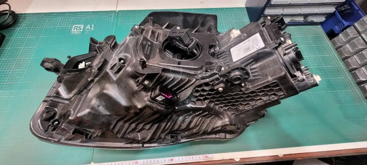 VW Touareg 2019 Front Right Headlight - Image 3