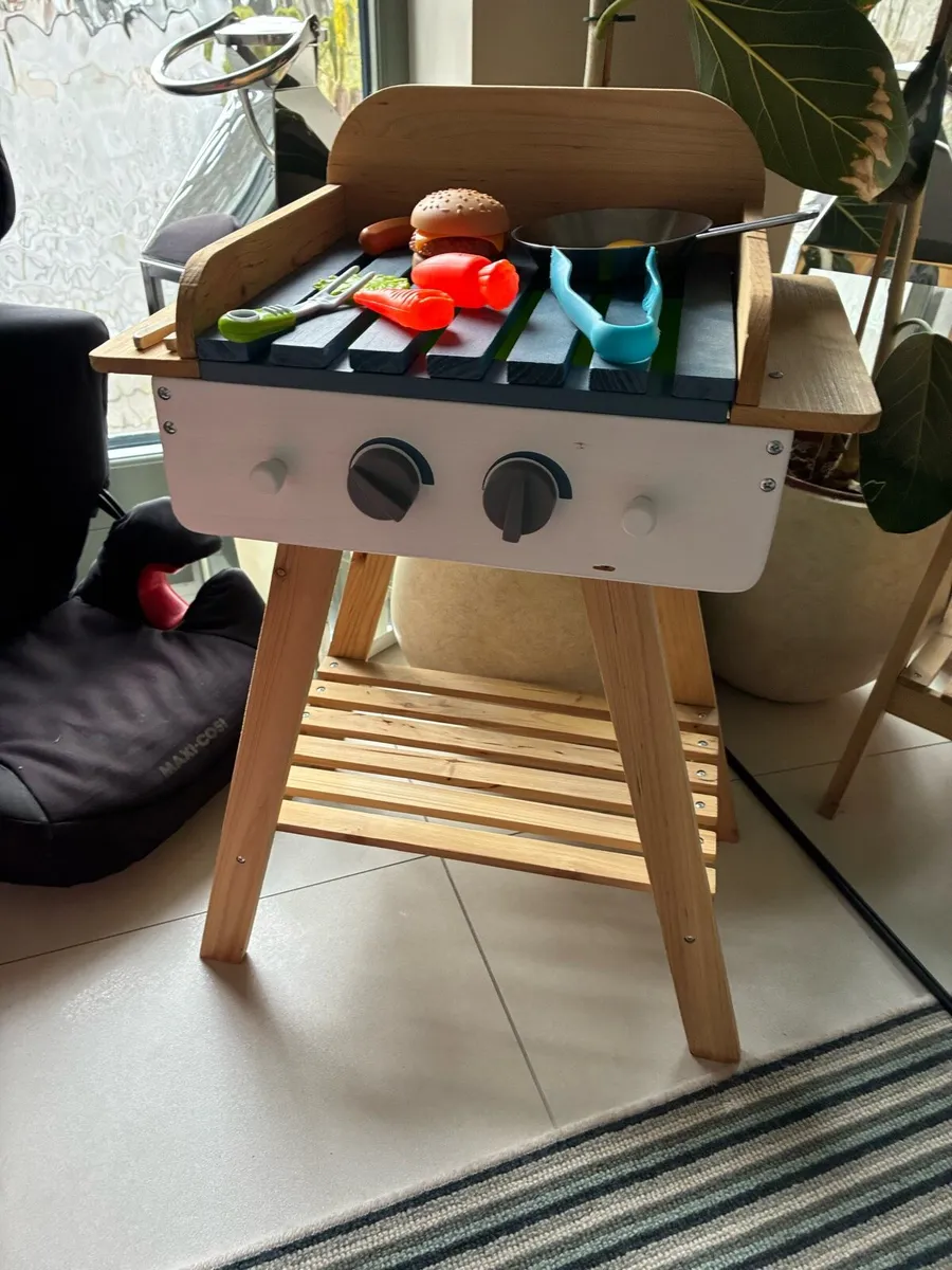 Wooden BBQ - Image 1