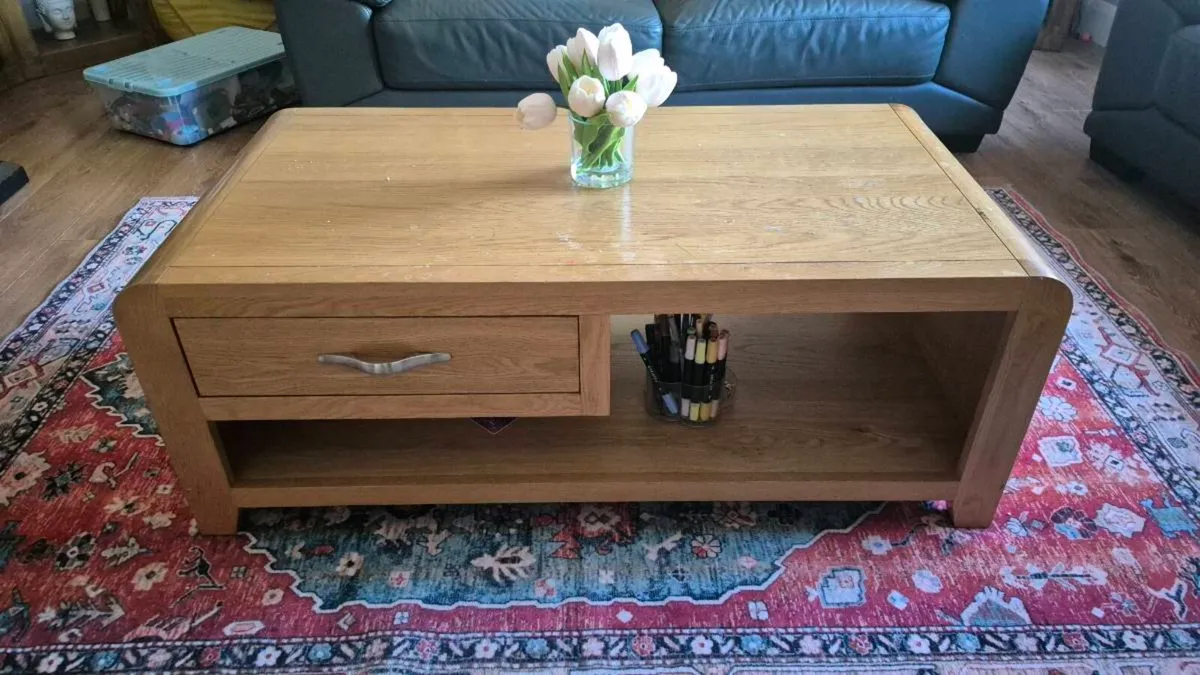 Solid oak coffee table - Image 1