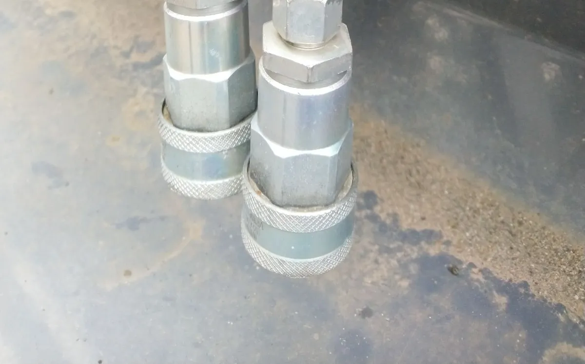 COMPACT TRACTOR GRAB BUCKET - Image 3