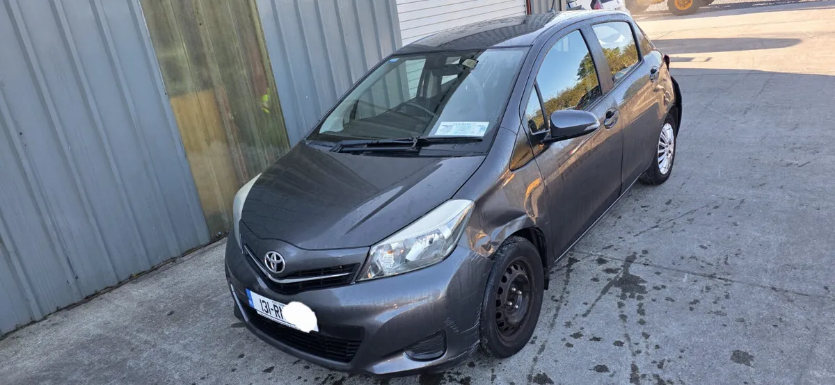 131 TOYOTA YARIS AUTO - Image 1