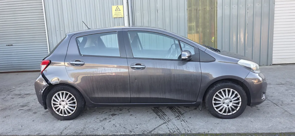 131 TOYOTA YARIS AUTO - Image 3