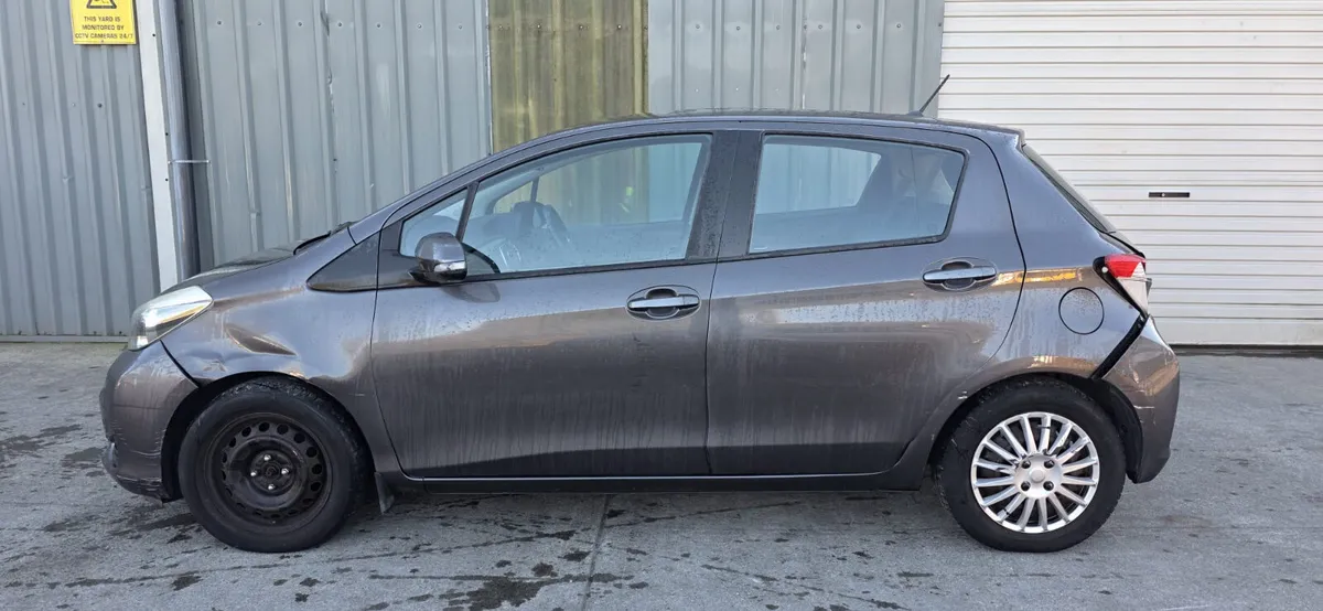 131 TOYOTA YARIS AUTO - Image 4