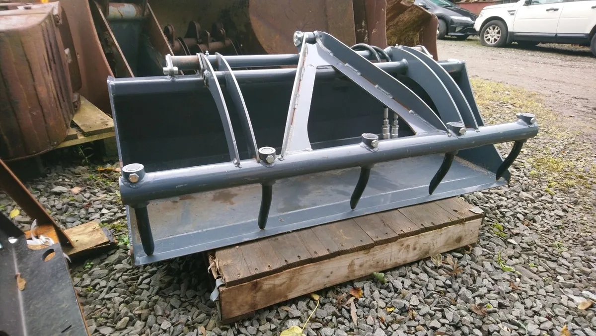 COMPACT TRACTOR GRAB BUCKET - Image 1