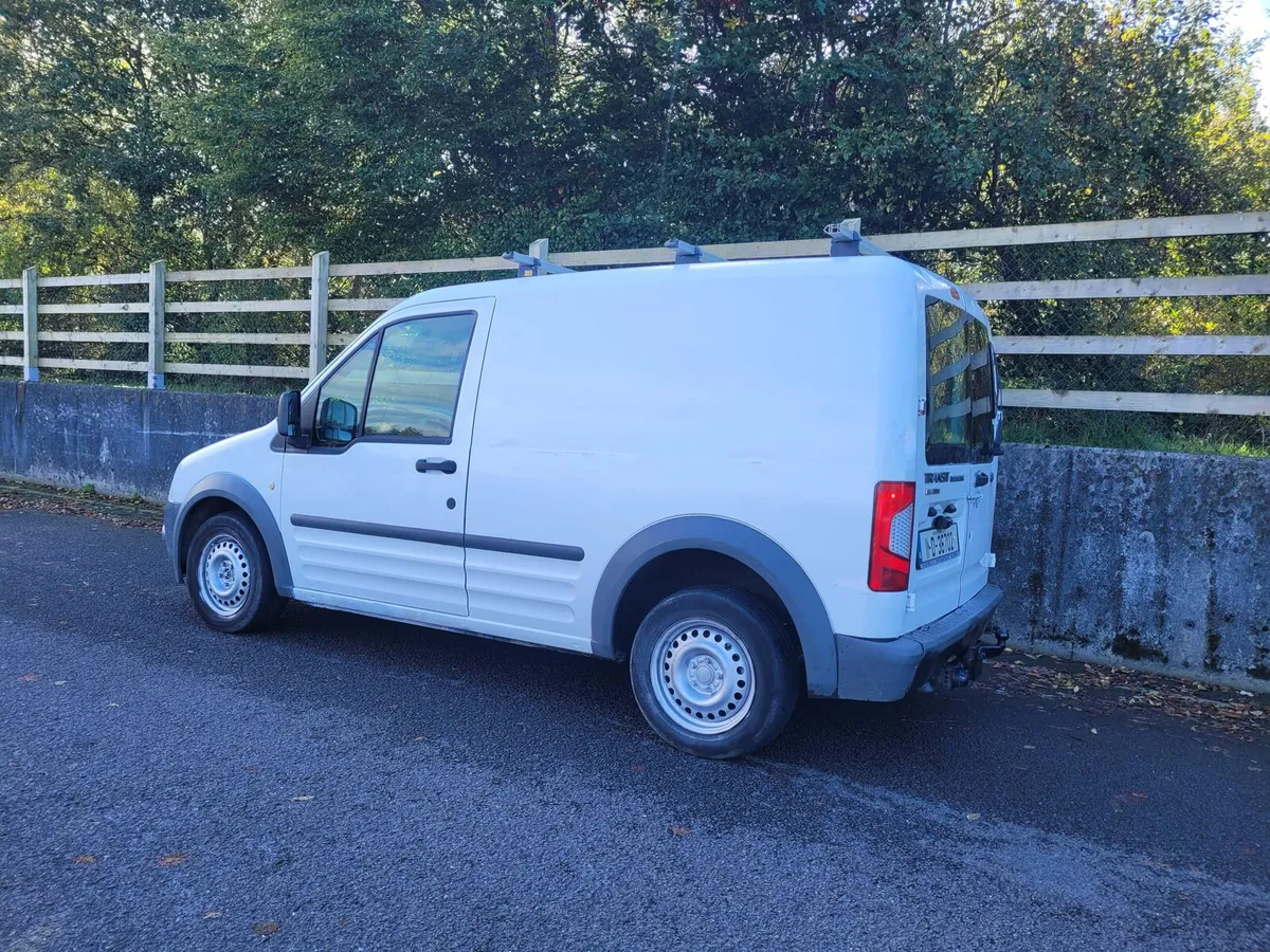 2011 FORD TRANSIT CONNECT LOW MILEAGE. - Image 2