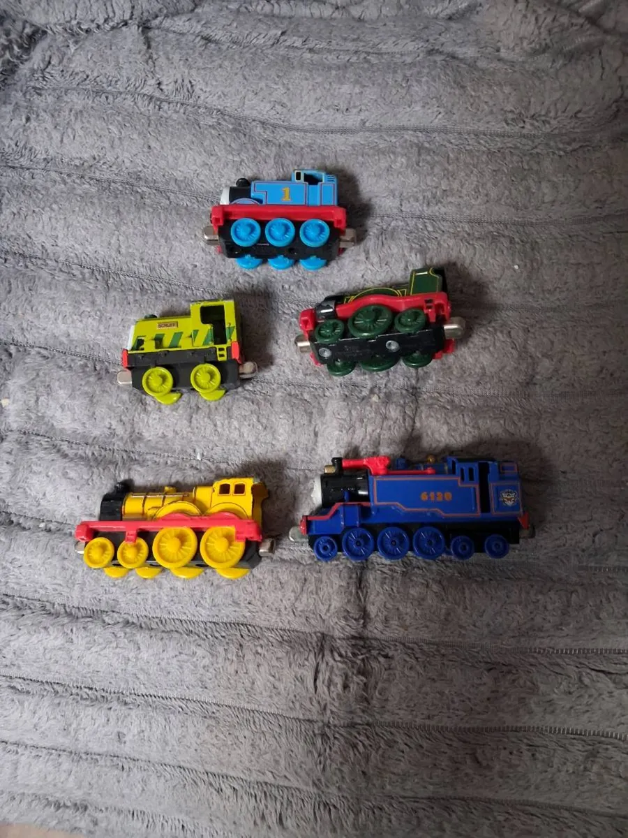 THOMAS AND FRENDS MAGNETIC TRAINS - Image 2