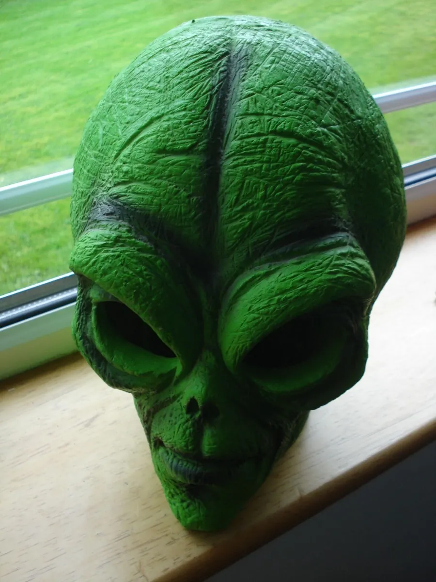 ALIEN  GREEN HOLLOW HEAD . - Image 1