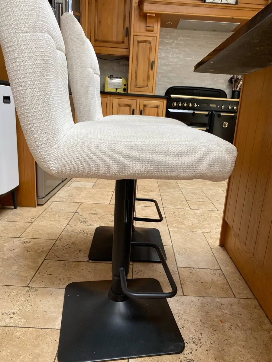 Kitchen island chairs - Image 2