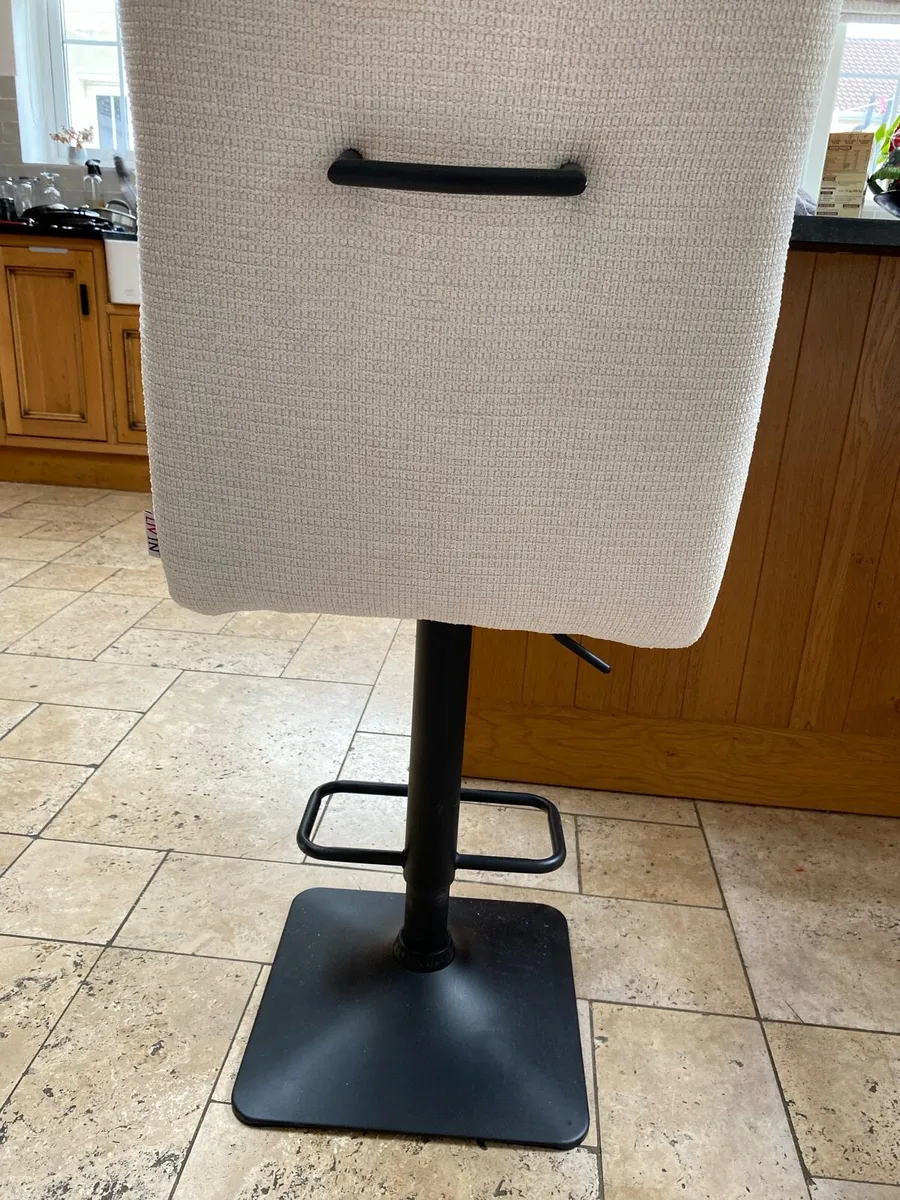 Kitchen island chairs - Image 4