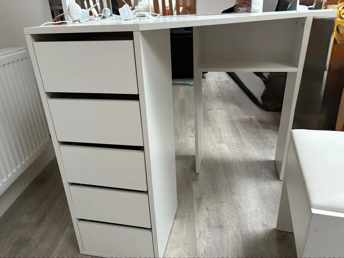 White corner Vanity unit, light up mirror & stool - Image 2