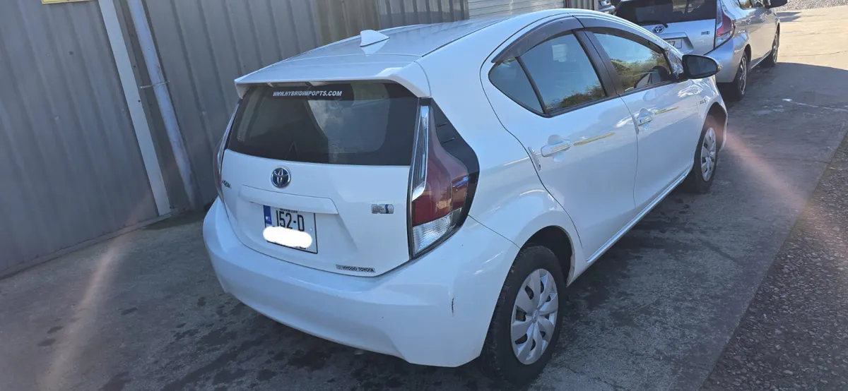 152 TOYOTA AQUA HYBRID - Image 4