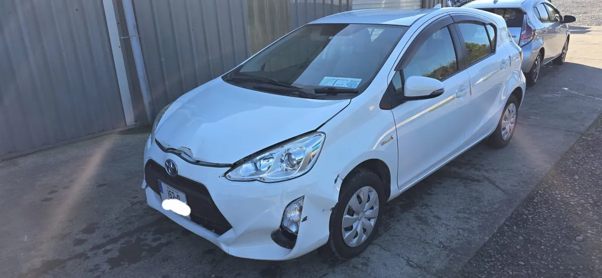 152 TOYOTA AQUA HYBRID - Image 3