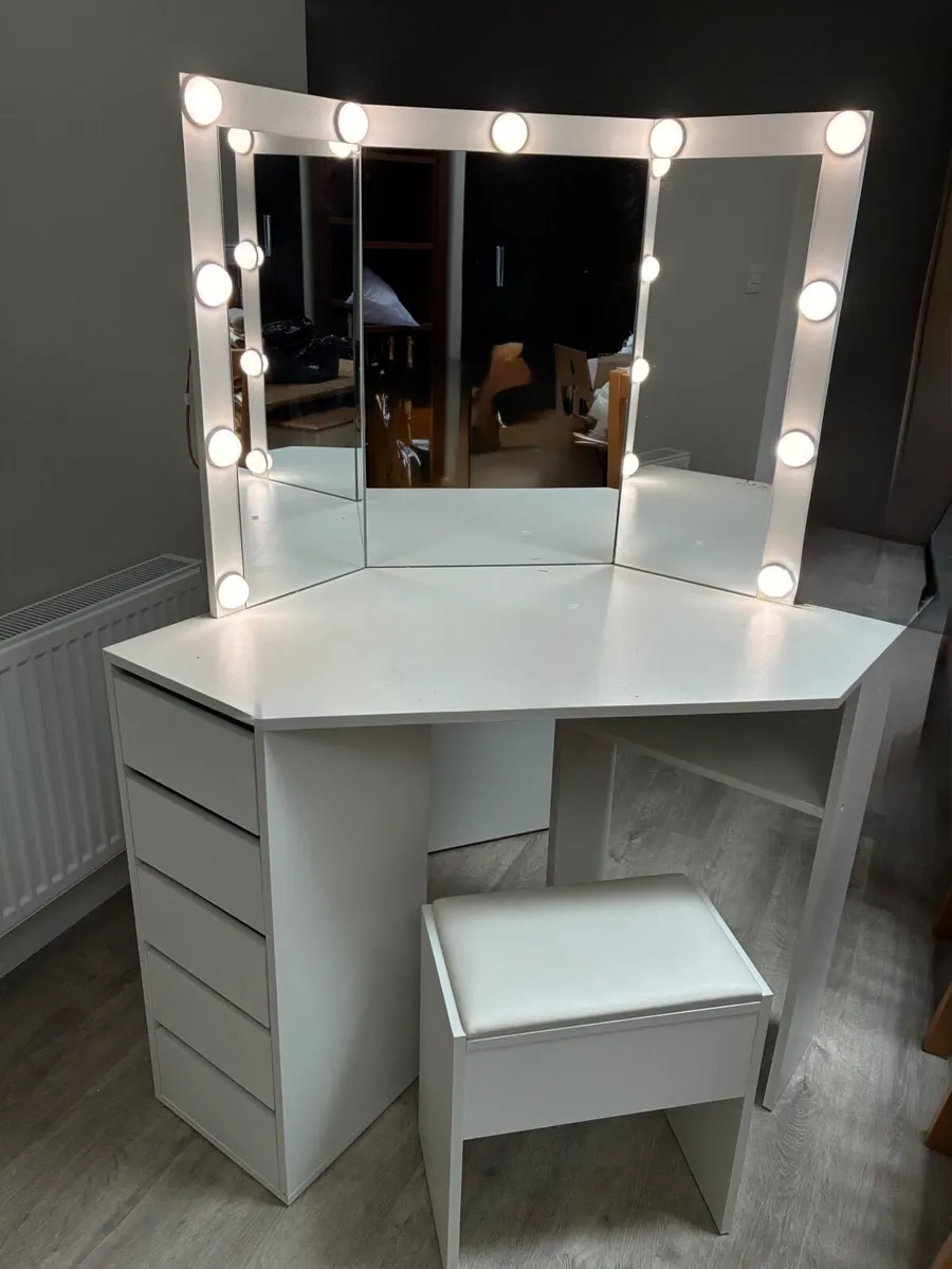 White corner Vanity unit, light up mirror & stool - Image 1