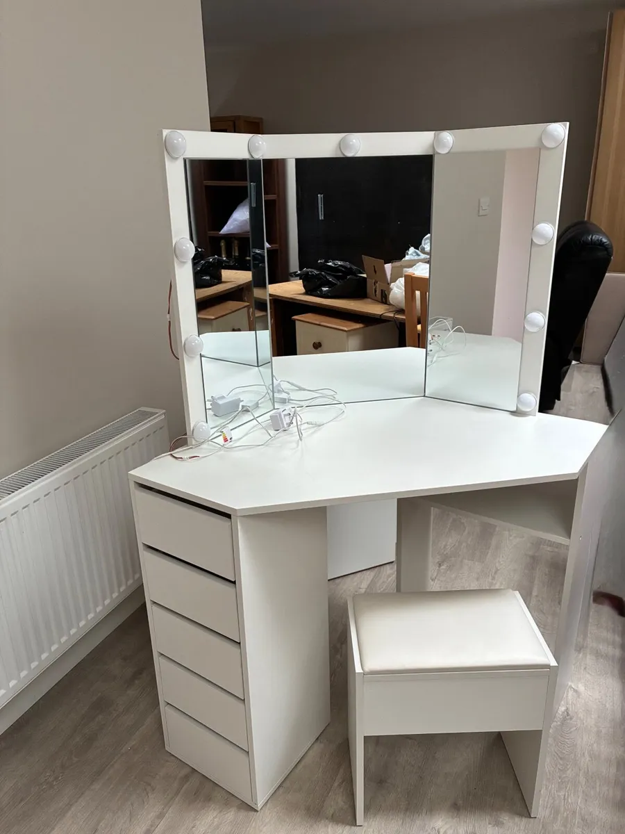 White corner Vanity unit, light up mirror & stool - Image 3