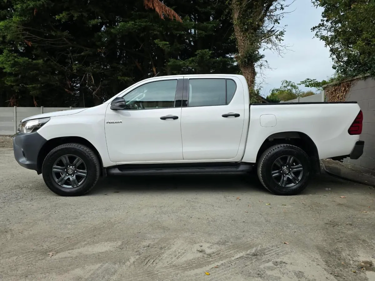 Toyota Hilux 2.4D4D Active 148BHP D/C 4DR - Image 4