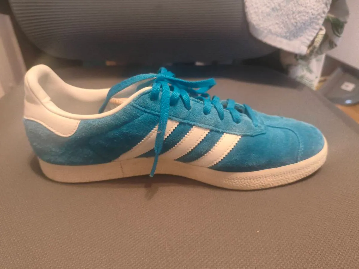 Adidas  gazelle size 9/43 - Image 2