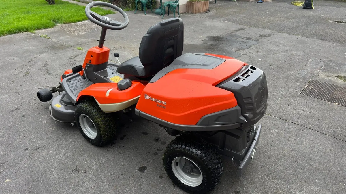 Husqvarna R214T Hydrostatic Ride on Mower - Image 4