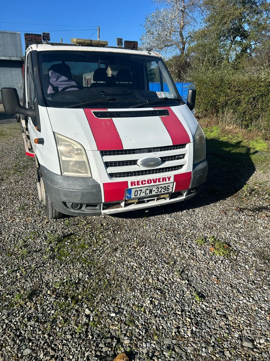 Recovery truck - Image 1