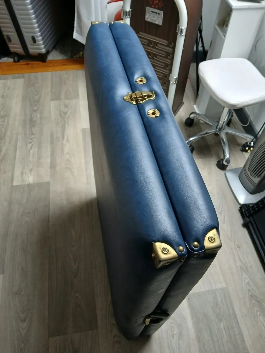 Beautician/massage table - Image 1