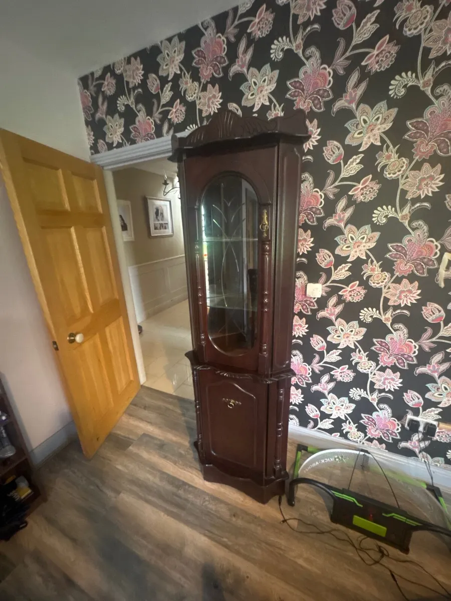 Cabinet - Image 1