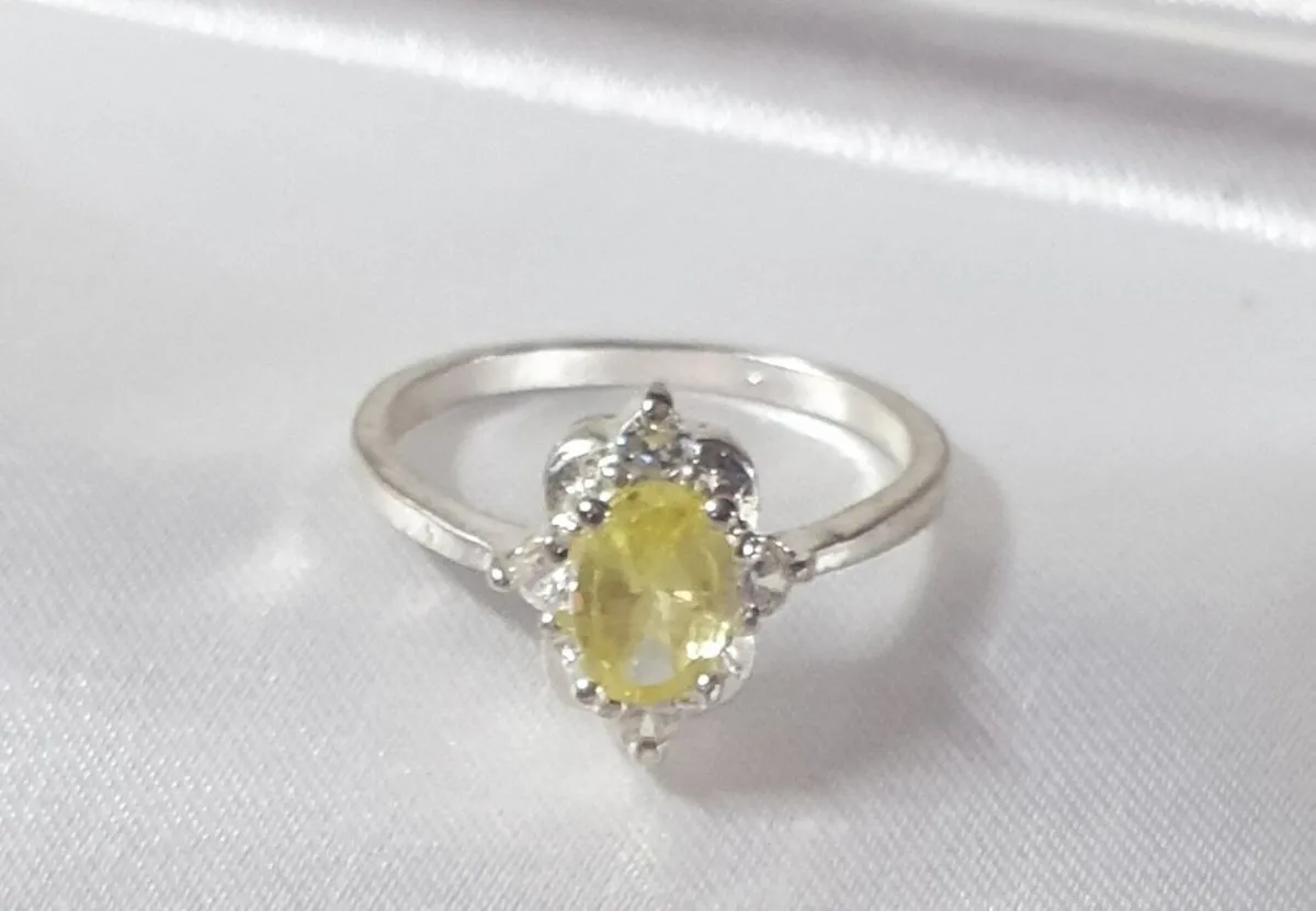 Vintage Hallmarked Silver Gemstone Ring - Image 3