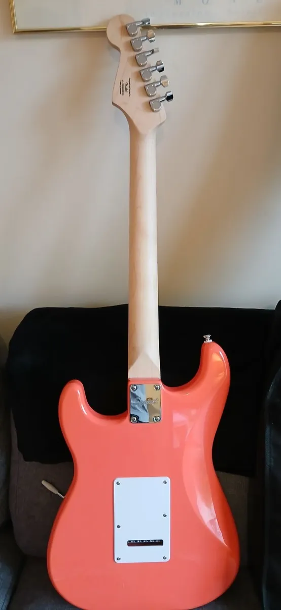 Fender electric guitar - Image 2