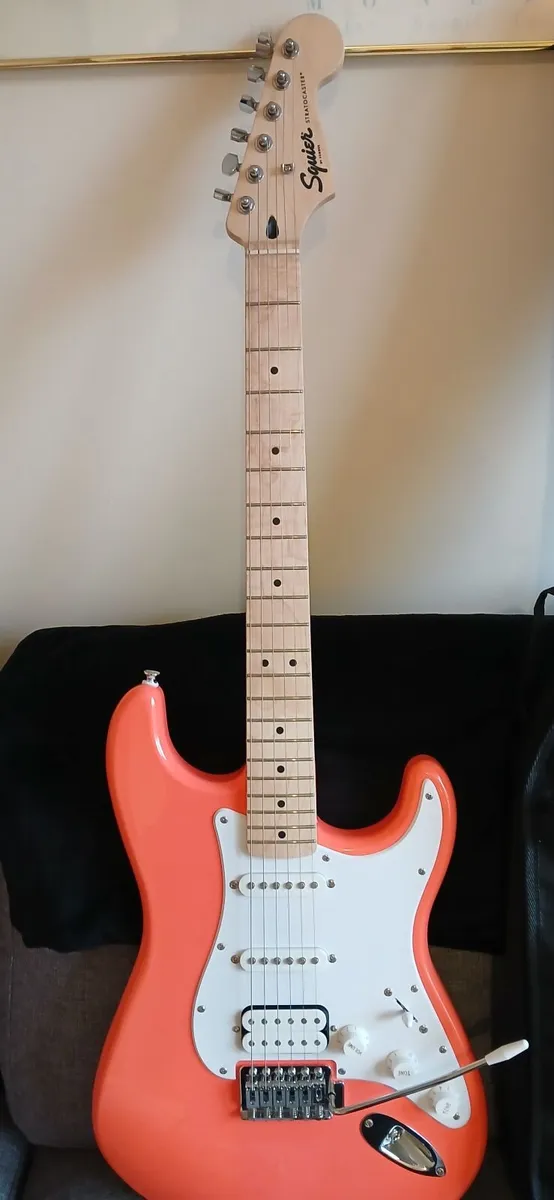 Fender electric guitar - Image 4