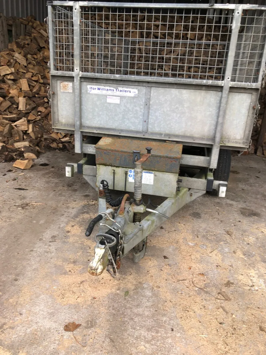 Trailer - Image 1