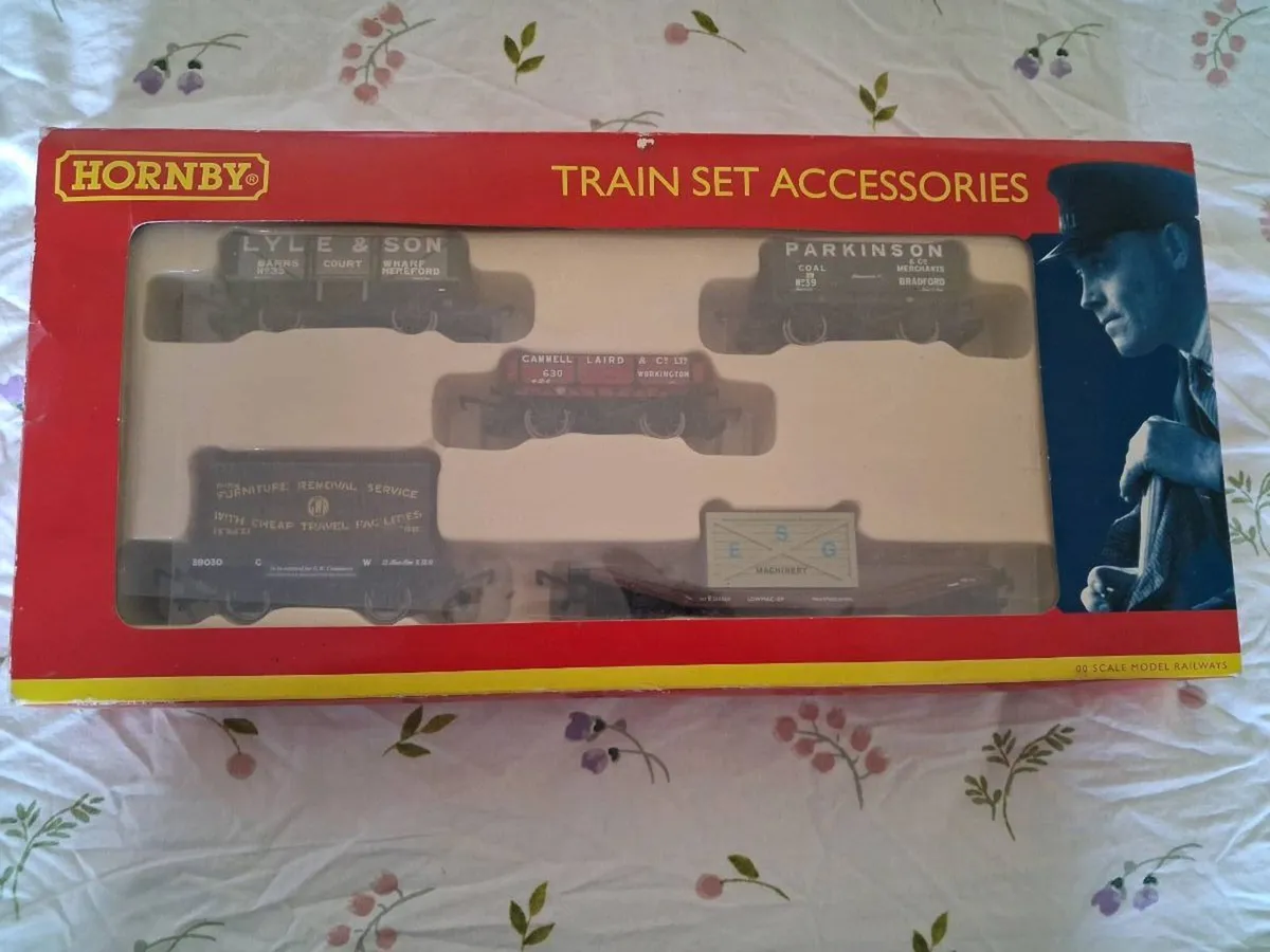 HORNBY TRAIN SET ACCESSORIES
