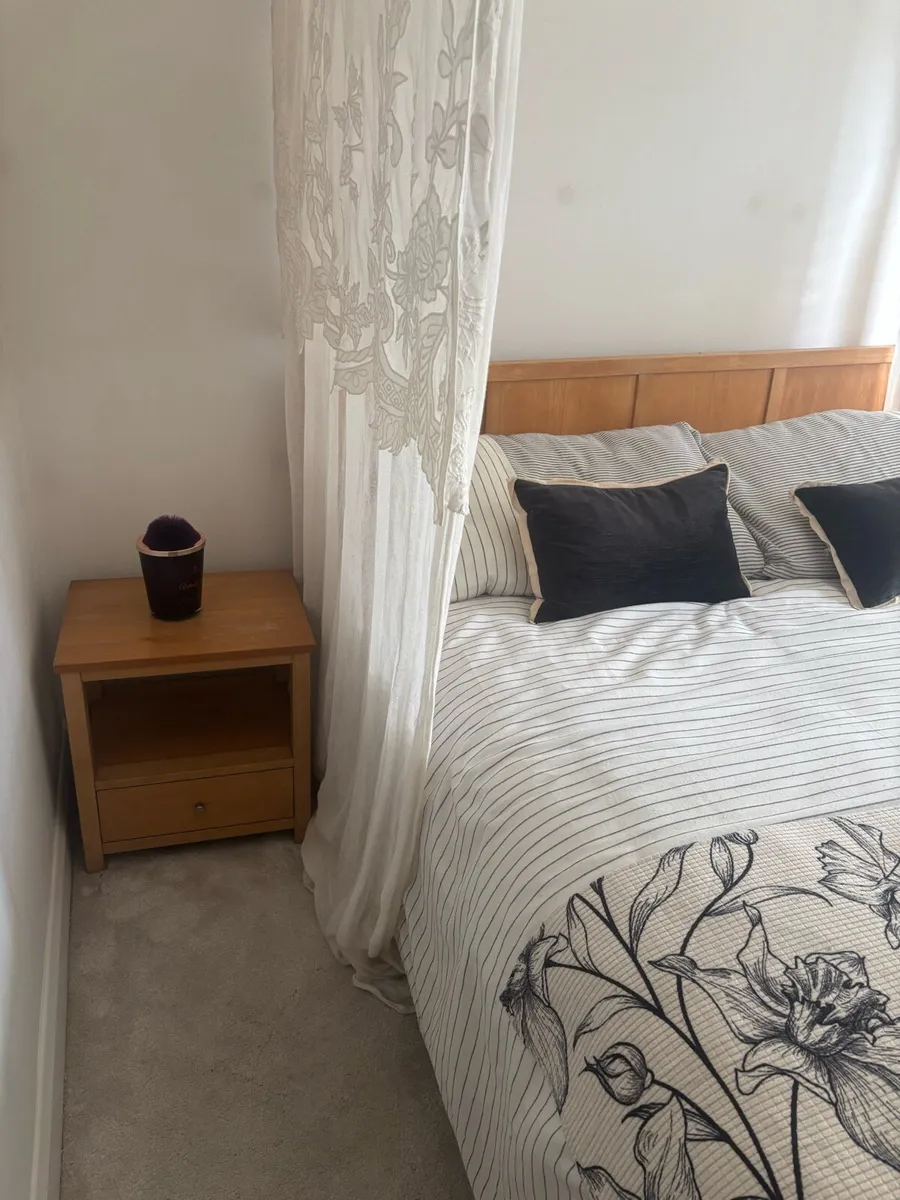 Bedroom suite - Image 4