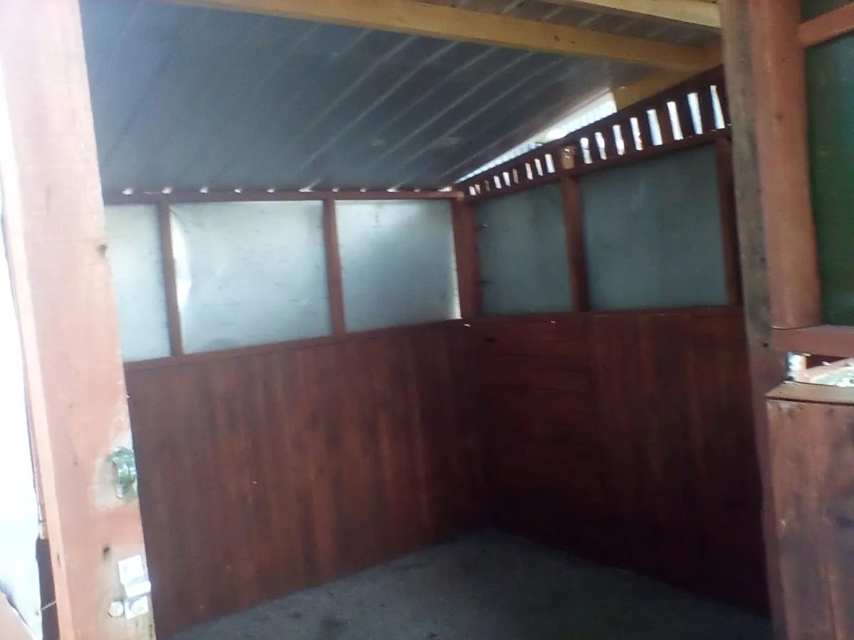 Shed or stable block - Image 2
