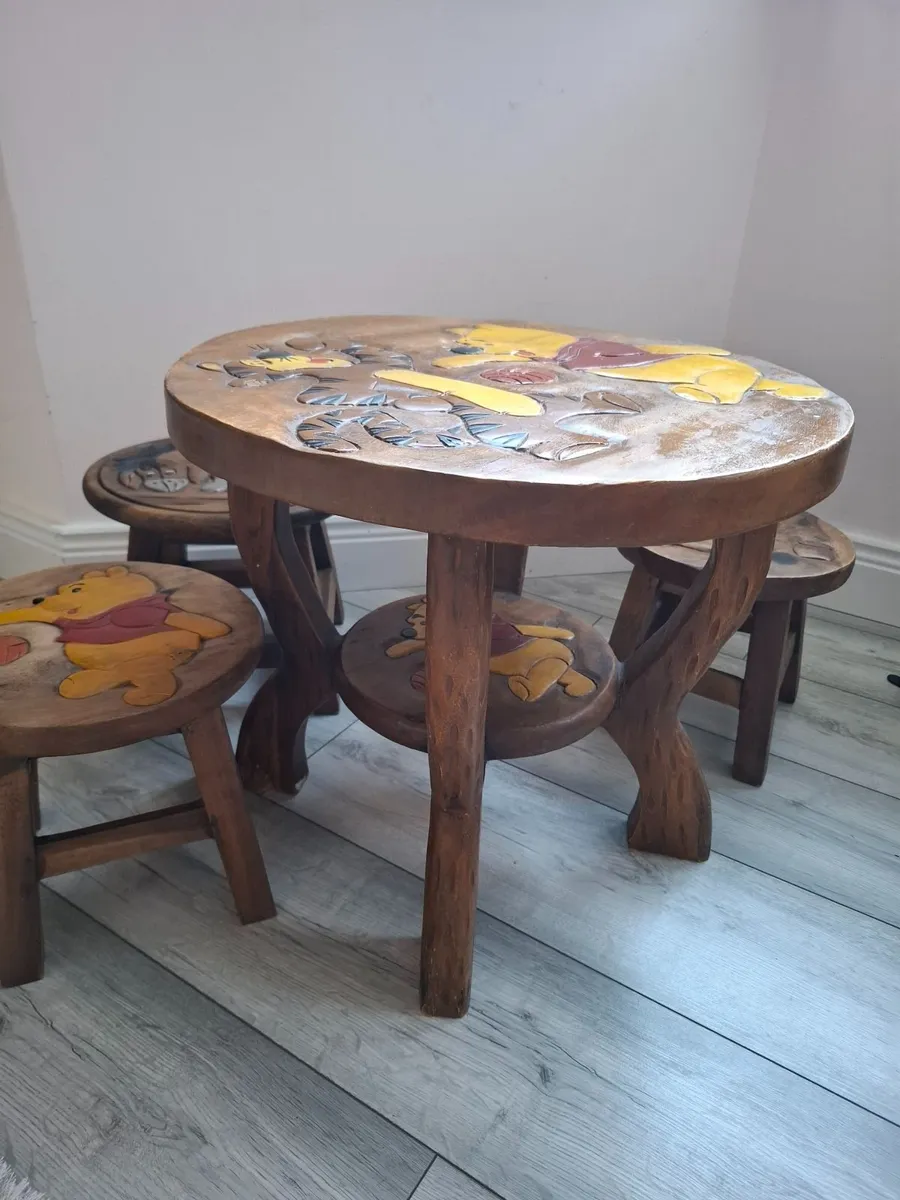 Kids table - Image 1