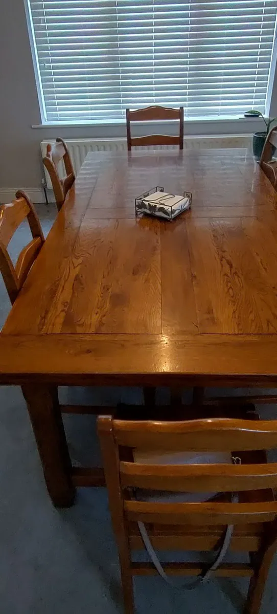 Dinning room table - Image 1