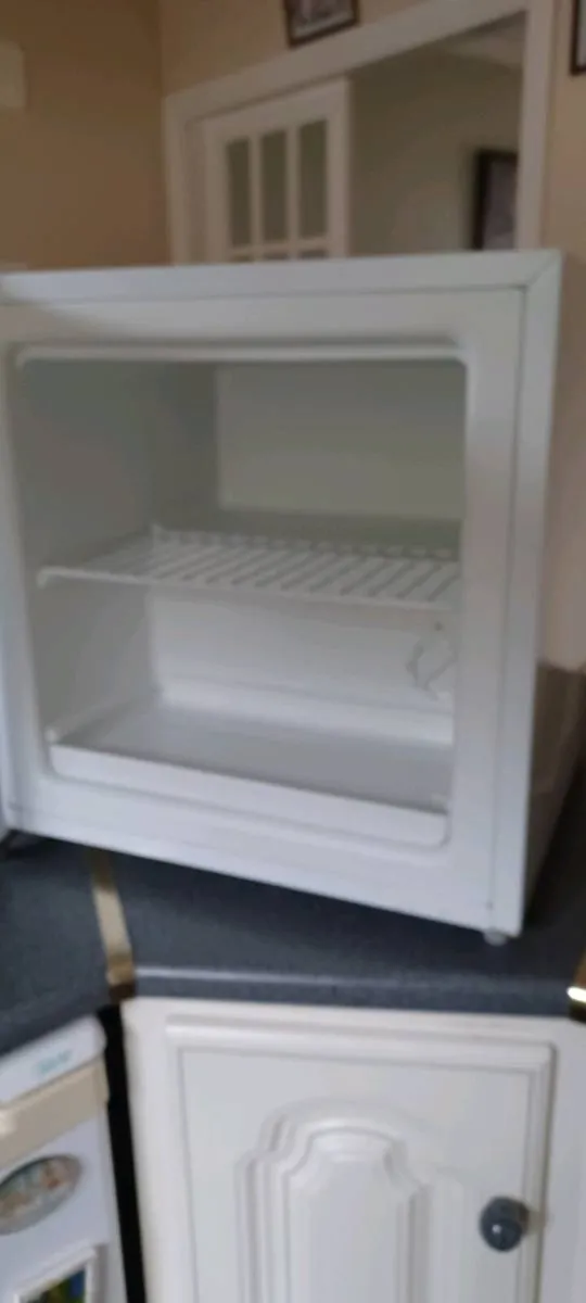 Small Freezer - Image 3