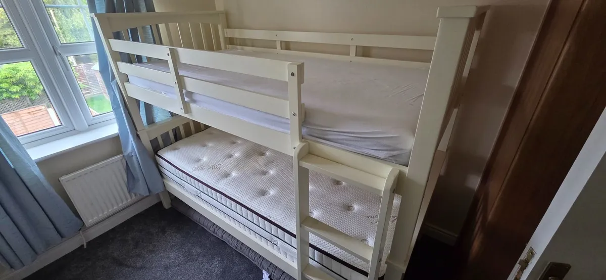 Bunk bed - Image 1