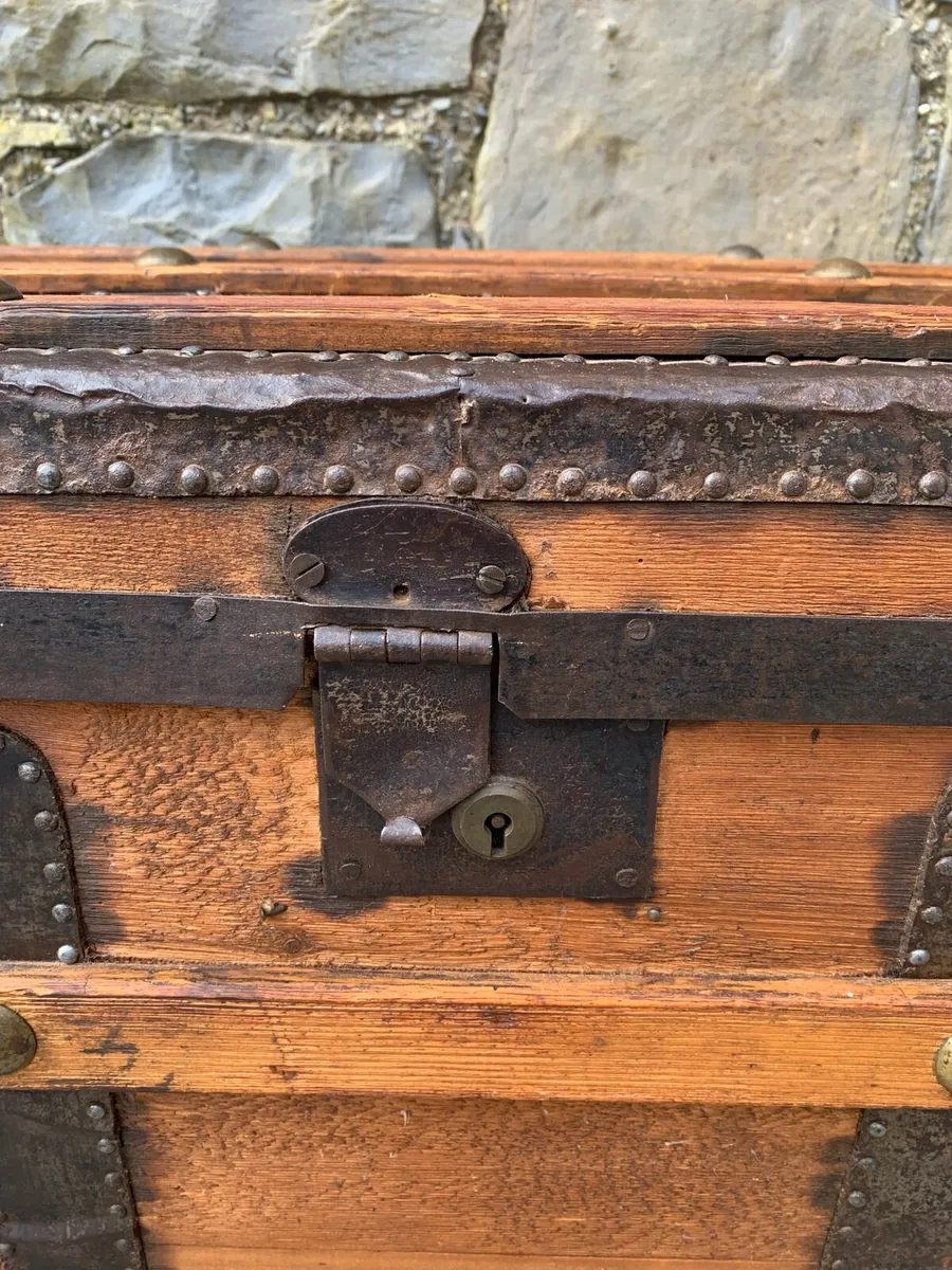 Late Victorian antique metal bound wooden chest. - Image 3