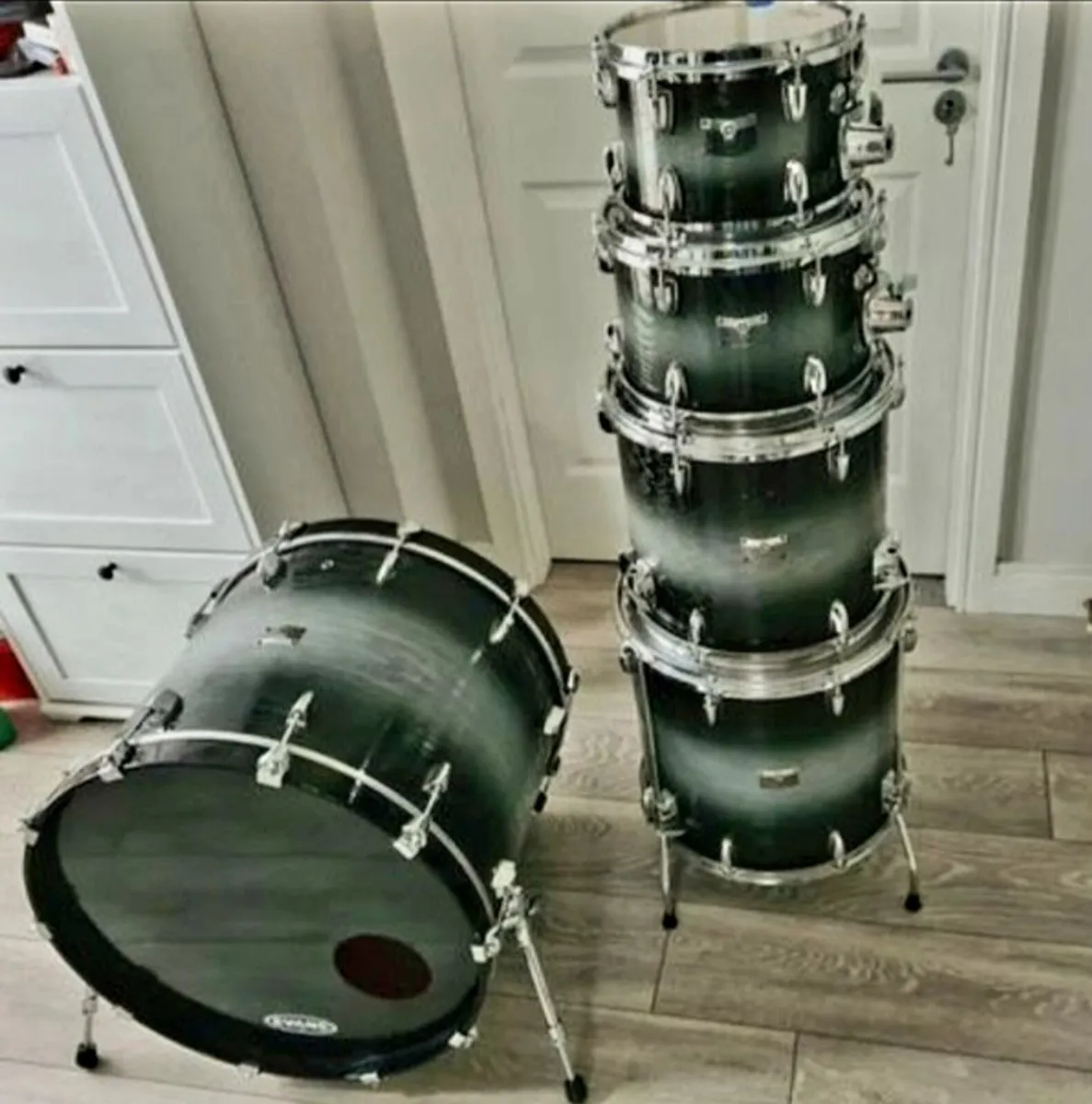 Yamaha rock tour drum kit - Image 1