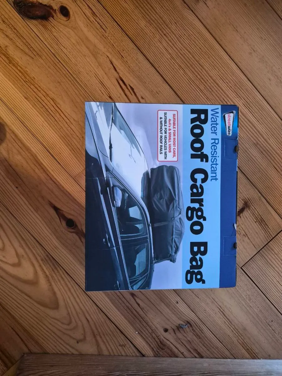 Roof cargo bag