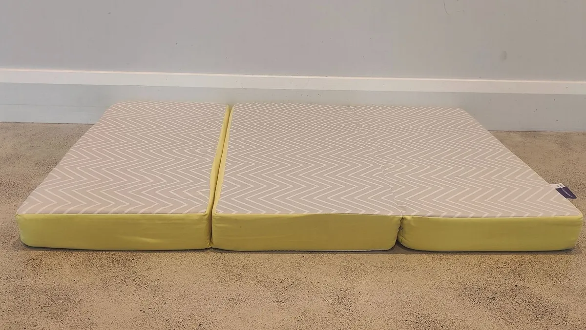 Graco Pack n Play travel cot - Image 2